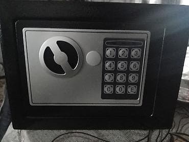 Reklam lövhələri: Elektron seyf – kompakt, polad gövdəli - Rəng: qara, ön paneli gümüşü — 1