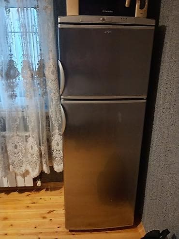 İki qapılı soyuducu (üstdə dondurucu) Materiali titandirçürümür -