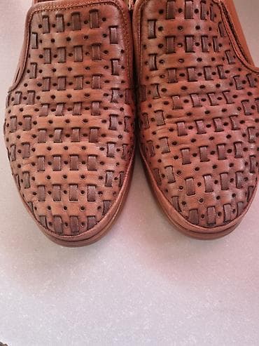 Təmiz dəri ayaggabi 1 sezon geyinilib səligəli galib. Almaniyadan — 2