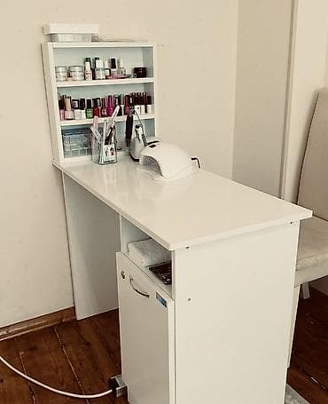 Düz masa, Siyirməsiz, Polkalı, Parlaq laminat