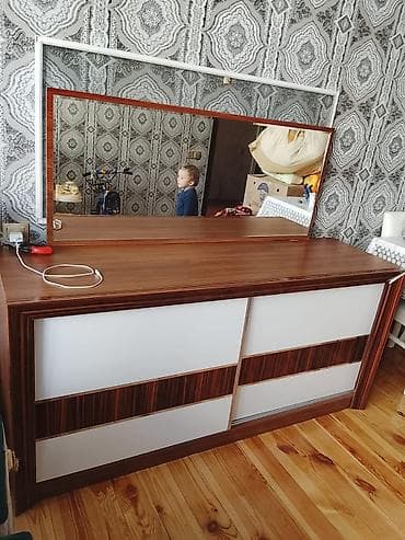 nabor: Qonaq otağı üçün mebel dəsti

telicin satilir — 2