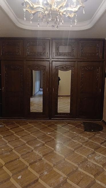 kunc divan 2 ci el: Dəhliz dolabi satilir. 170 azn. Yaxşı vəziyyətdədir problemi yoxdur — 1
