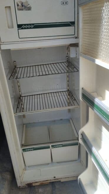 ev soyudan: Ağ rəngdə, tək qapılı, şaquli soyuducu. Model daxili dondurucu — 2