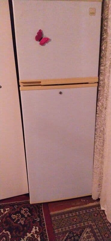 İki qapılı məişət soyuducusu - Yuxarıda dondurucu bölmə, aşağıda əsas — 2