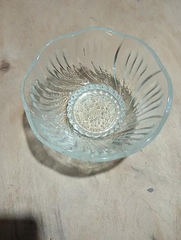 suse qab: Şüşə məmulatlar dəsti - Kəsimli naxışlı şüşə vaza: Ağız hissəsi lalə — 2