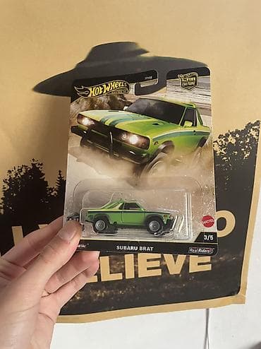 sederek oyuncaq: Hotwheels premium modelleri Toyota pickup truck-13AZN Land rover — 2