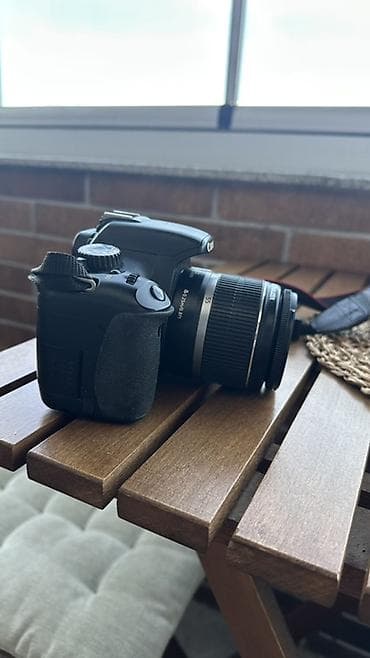 mikro sd: Canon EOS 550D DSLR fotoaparat + EF‑S 18‑55mm f/3.5‑5.6 IS obyektiv - — 2