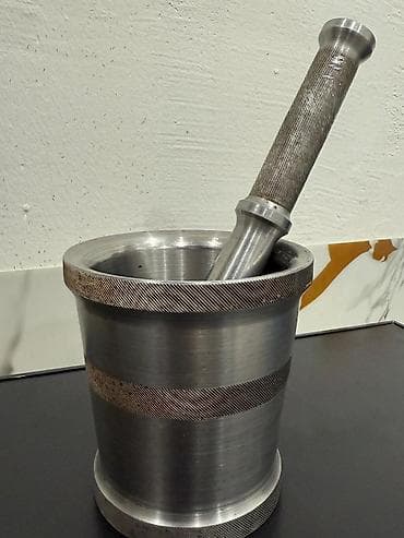 paslanmaz: Paslanmayan poladdan hazırlanmış dəstəkli həvəng (havan). - Material — 1