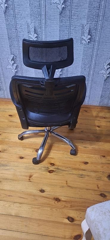 parta stol: Əla vəziyyətdə, başlıqlı ofis kreslosu (Setka). Səliqəli və az — 2