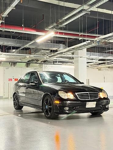Mercedes-Benz C-Class: 2.5 l | 2005 il Sedan