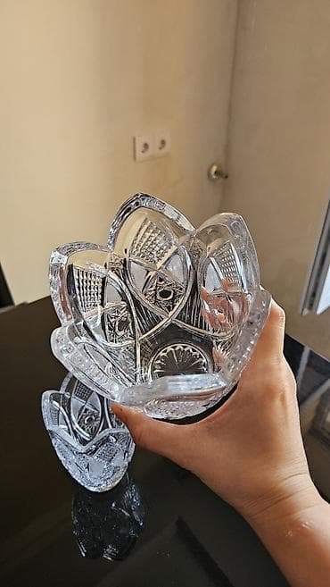 rengli qelem: Kolleksiya üçün 2 ədəd kəpənək kəsimli kristal qab dəsti. - Material — 2