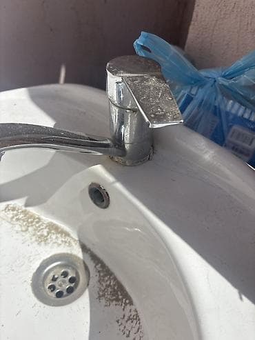 keramik: Piyedestallı çanaq tipli hamam əlüzyuyanı Krant üzərində verilir - — 2