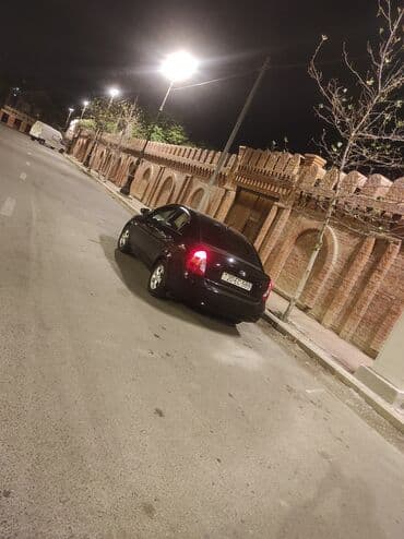 hundai disk: Hyundai Accent – sedan, qara rəng. Xarici: - Qara gövdə, qara — 3