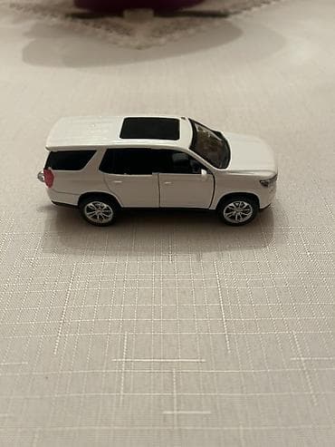 pa 1: Ağ rəngli metal oyuncaq SUV model avtomobil - Marka/model detayı — 3