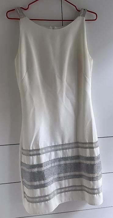 Ağ rəngli zərif kokteyl/ziyafət donu - Model: Qolsuz, düz kəsim, dizə