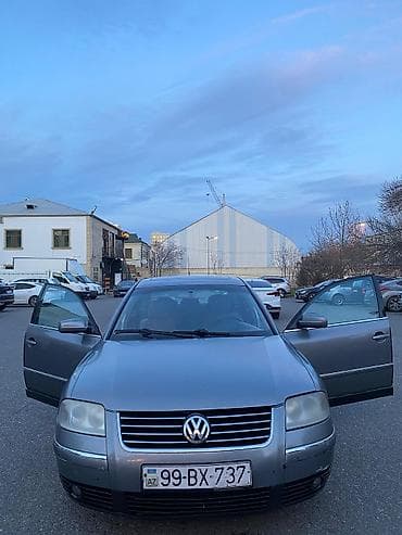 Volkswagen Passat (B5) sedan - Kuzov: sedan, boz rəng - Nömrə nişanı