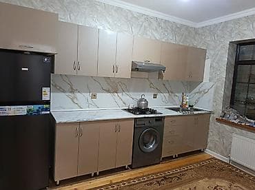 binə savxozda ev: Qobu polis bölməsinin arxası 3 + 1 otaq heyet evi . Tam təmirli — 3