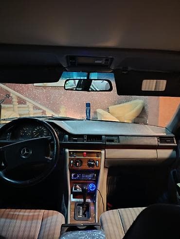 mercedes c class: Mercedes-Benz 200: 2 l | 1991 il Sedan — 5