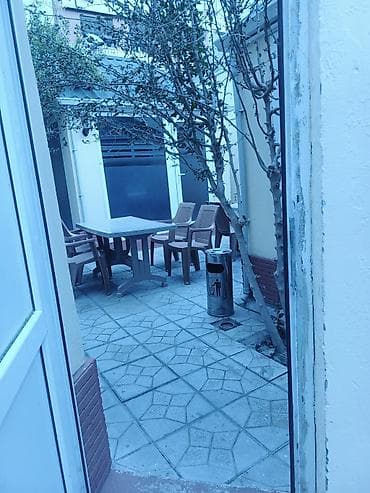 lounge: Ailəvi restoran və un məmulatları sexi Xidmətlər: - Ailəvi restoran — — 8