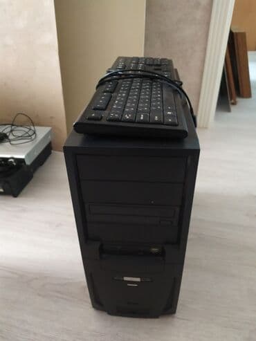 komputer monitor satilir: Masaüstü kompüter seti Tərkib: - Samsung LCD monitor (təxminən 19" – — 4