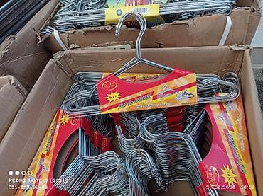 asılqan az: Müxtəlif modellərdə asılqanlar - Materiallar: metal, plastik və ağac — 2