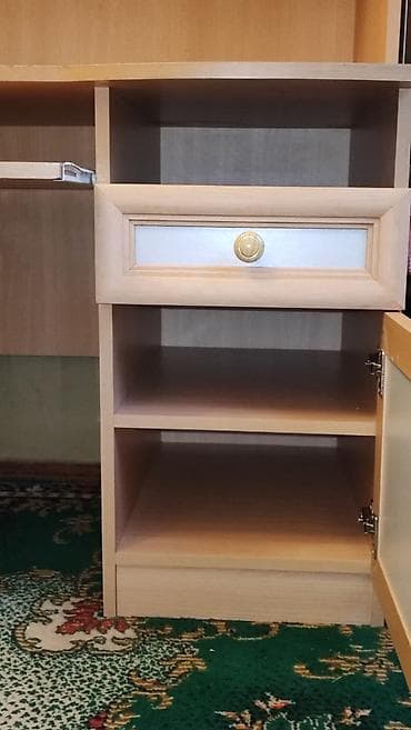 Sifarişlə ofis mebeli: Yazı masası – stulsuz, polkalı, siyirməli - Material: ağac rəngli — 6