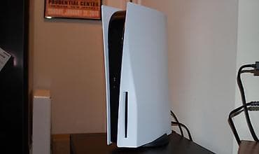 xbox series x: PlayStation 5 (disk yuvalı versiya) - Güclü aparat: xüsusi AMD 8 — 1