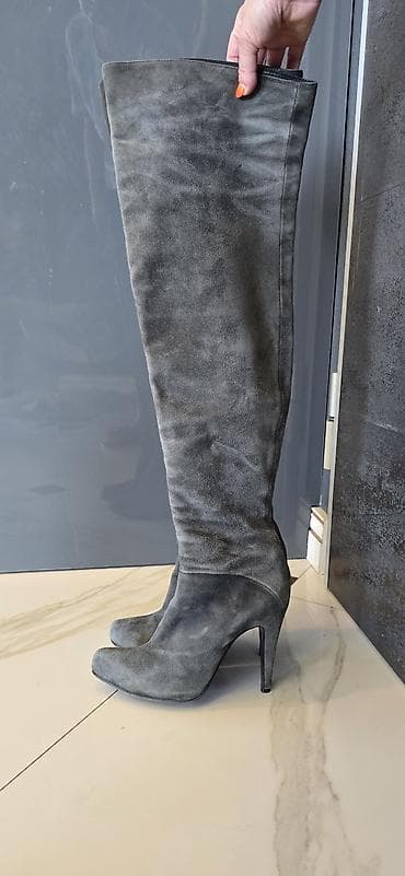 yarım boğaz çəkmə: Dizdən yuxarı boz rəngli Pinko qadın çəkmələri. Bu çəkmələr dəridən — 2