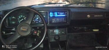 w211 disk: Vaz 2107, ağ rəng, 4 qapılı sedan. Xüsusiyyətlər: - Klassik kuzov — 9