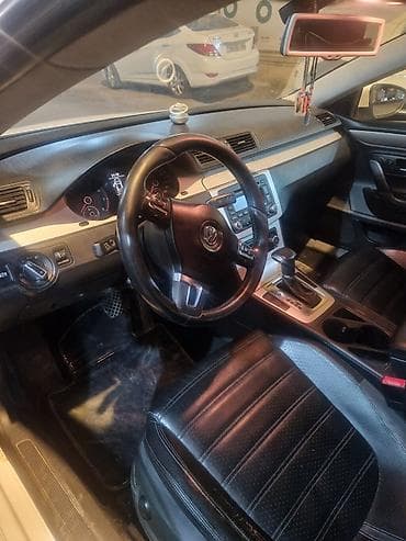 Volkswagen: Volkswagen Passat (ss) sedan – ağ rəng Xüsusiyyətlər: - Kuzov: sedan — 4