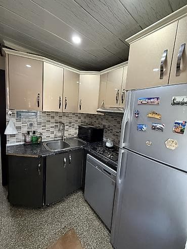 Mənzillər: Bakı, 8-ci kilometr, 3 otaqlı, Köhnə tikili, m. Xalqlar Dostluğu, 74 kv. m — 10