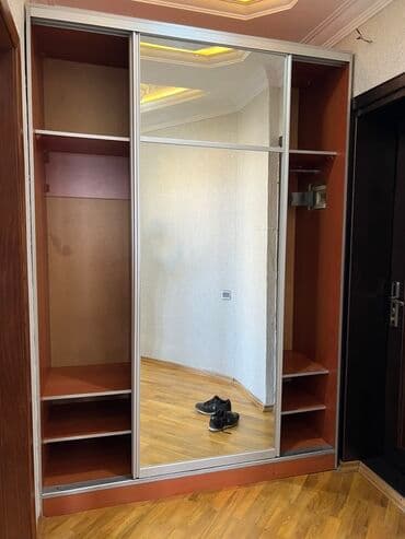 шкафы купе: Купе, 3 двери Прямой шкаф, Гардеробный шкаф — 4