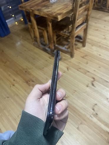 ipad 10 cu nesil: IPhone 11 Pro, Space Gray, Face ID — 2