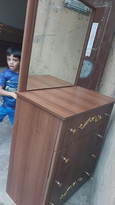 Ev və bağ: 2 ayri yataq dəsti hər biri ayriliqda 500 azne mallar təzə kimidi — 3