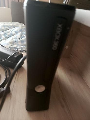 Xbox 360 & Xbox: Salam xbox 360 satilir 2 pult verilir icinde 20 den cox oyun var ve — 2