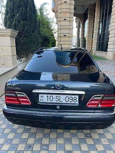 mercedes clk: Mercedes-Benz E-Class W210 sedan - Kuzov: 4 qapılı sedan, qara rəng - — 2