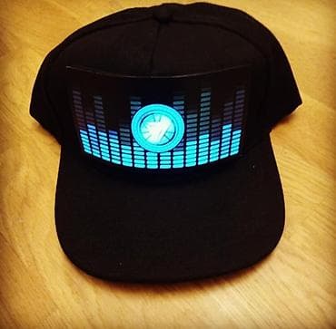 LED kepka - Qara snapback üslubunda kepka, düz vizorlu - Ön hissədə