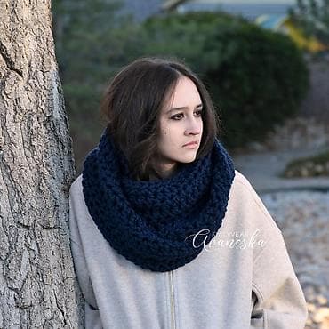 Baş geyimləri: Məhsul: Trikotaj boyunluq (snood) Rəng: Parlaq kobalt-mavi Material — 2