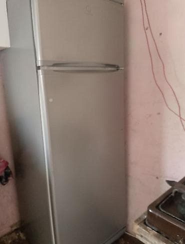 2 el soyuducular: 2 qapılı Indesit Soyuducu Satılır, rəng - Gümüşü — 3