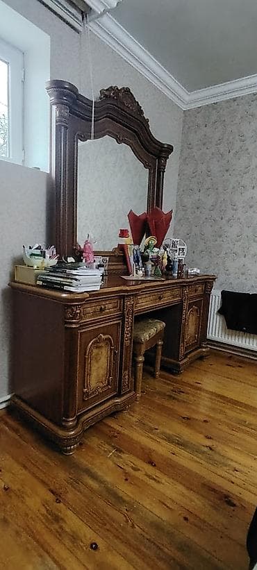 divar skafi: İkinəfərlik çarpayı, Dolab — 1