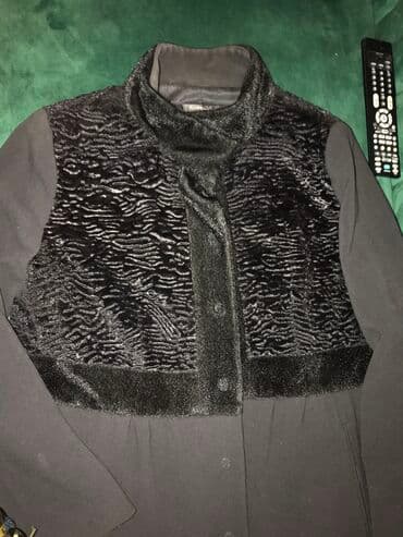 duyməli: Yüngül palto52 razmer cox ağır deyil veziyyeti normal geyilmiş — 1