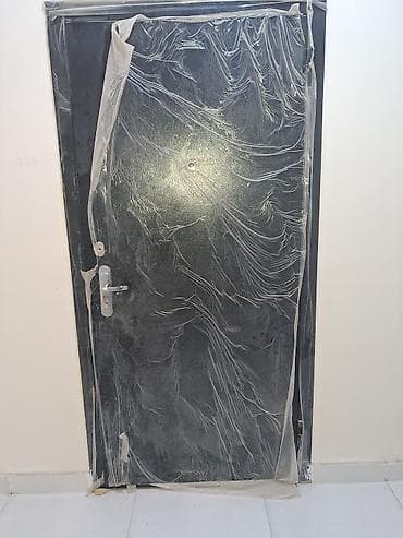 Başqa qapı ilə əvəz olunacaq deyə satılır