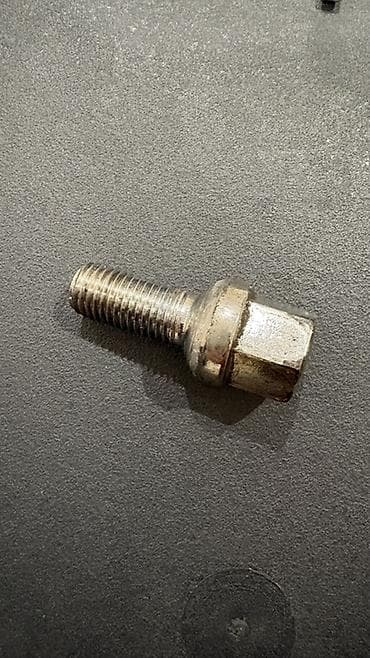 mercedes c63: 20 eded mercedes qisa ölculu disk teker boltu — 1