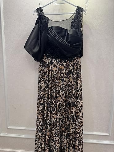 sadə donlar: Qadınlar üçün uzun ziyafət donu - Üst hissə: qara atlas parça ilə — 1