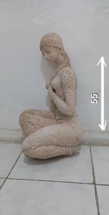 tarixe aid sekiller: Heykəlciklər — 3