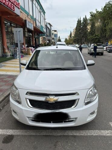 ravon satış mərkəzi: Chevrolet sedanı – ağ rəngli, şəhər və magistral üçün rahat seçim — 1