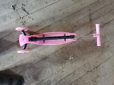 skoter: Uşaq skuterı – 3 təkərli, çəhrayı rəng - Ön tərəfdə iki təkər, arxada — 1