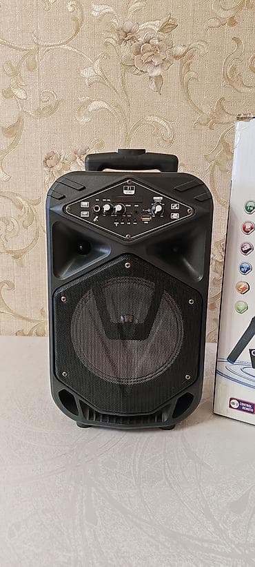 Звуковое оборудование: Pioneer DDJ-GRV6 DJ kontrolörü - 2 deckli, mərkəzdə 4 kanallı mikser — 6