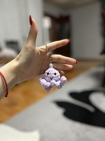 muncuqdan canta: Ametist-bənövşəyi rəngdə toxunma mini oktopod brelok - Material — 1
