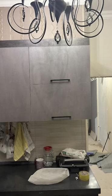 kunc dolablar: Mətbəx mebeli dəsti - Üst və alt dolablar: beton effekti olan boz — 5